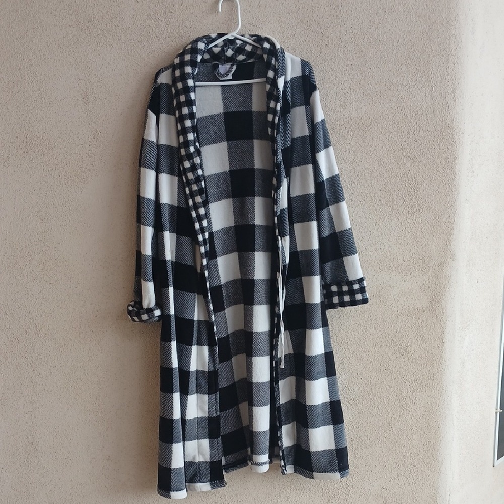 Secret Treasures Monochrome Checkered Women's Cape